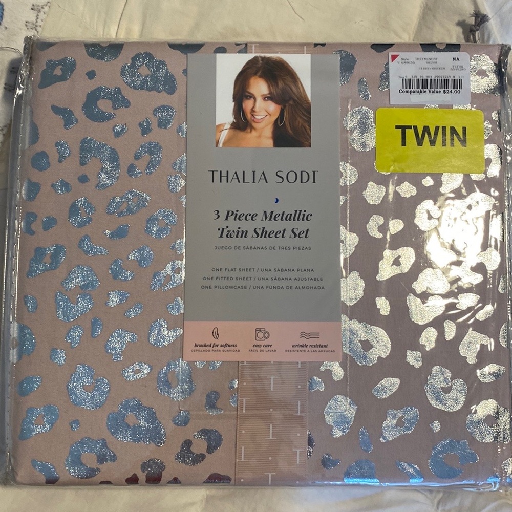 Twin sheet set pink and silver tiger print never used